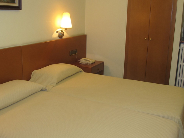 Imagen de la habitación del Hotel Europa, Girona. Foto 7