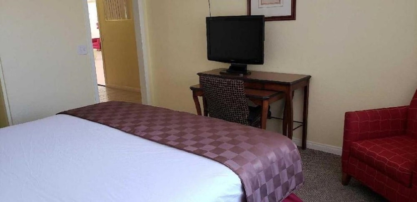 Imagen de la habitación del Hotel Europa Inn and Suites. Foto 9