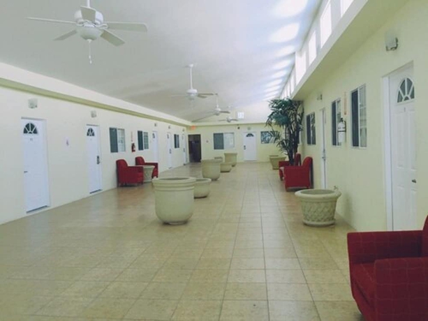Imagen de los interiores del Hotel Europa Inn and Suites. Foto 19