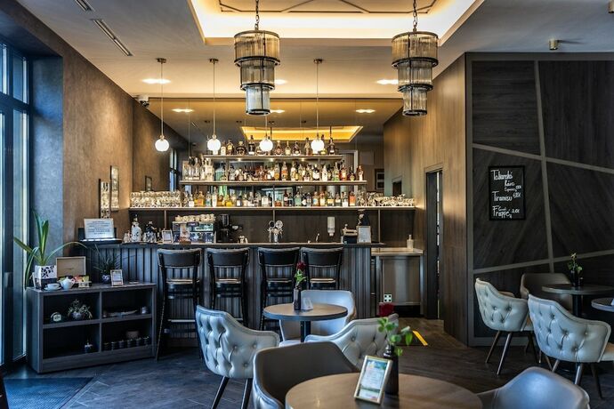 Imagen del bar/restaurante del Hotel Europa Kom&aacute;rno. Foto 16