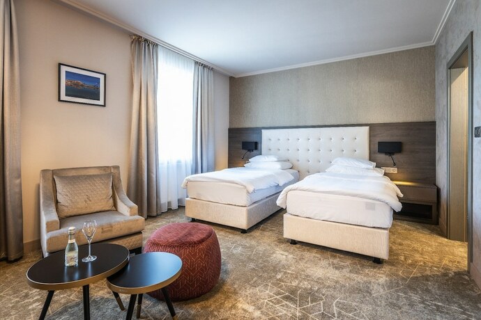 Imagen general del Hotel Europa Kom&aacute;rno. Foto 8