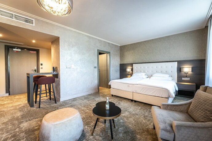Imagen general del Hotel Europa Kom&aacute;rno. Foto 11