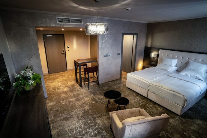 Imagen de la habitación del Hotel Europa Kom&aacute;rno. Foto 17