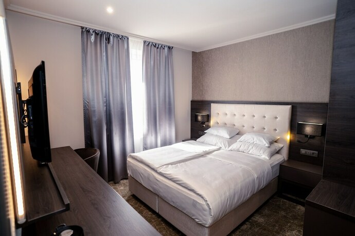 Imagen de la habitación del Hotel Europa Kom&aacute;rno. Foto 18