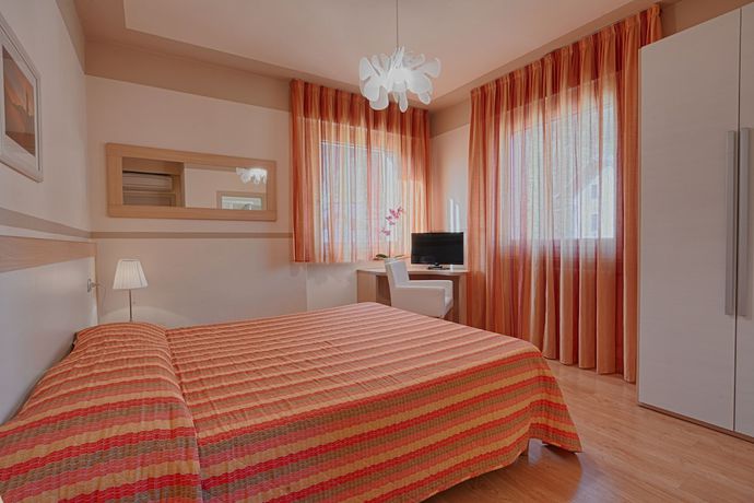 Imagen de la habitación del Hotel Europa, La Punta. Foto 10