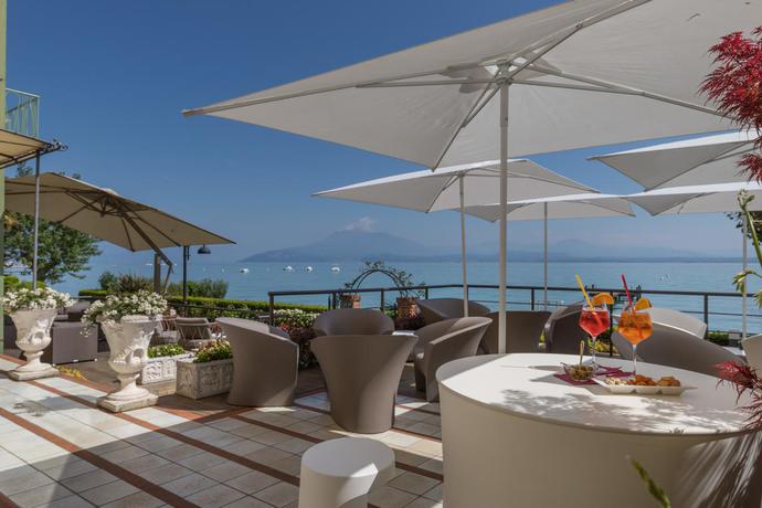 Imagen de los exteriores del Hotel Europa, Lugana. Foto 11