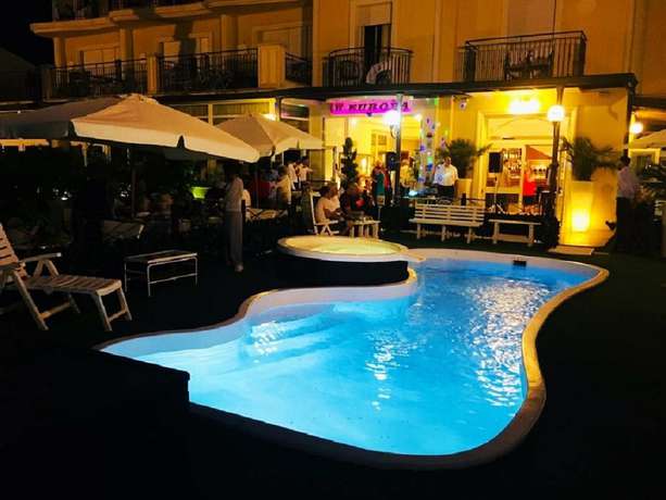 Imagen de la piscina del Hotel Europa Milano Marittima. Foto 18