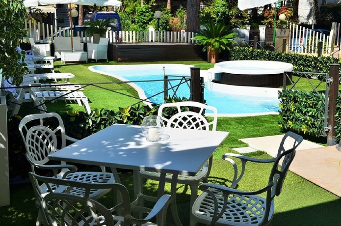 Imagen de los exteriores del Hotel Europa Milano Marittima. Foto 15