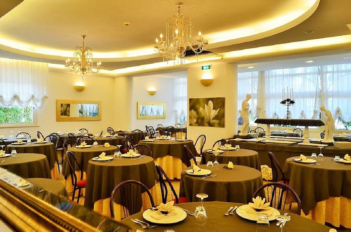 Imagen del bar/restaurante del Hotel Europa Milano Marittima. Foto 6
