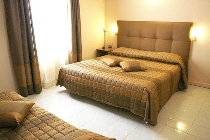 Imagen general del Hotel Europa, Modena. Foto 9