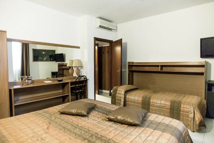 Imagen general del Hotel Europa, Modena. Foto 12