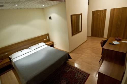 Imagen de la habitación del Hotel Europa, Mossini. Foto 6