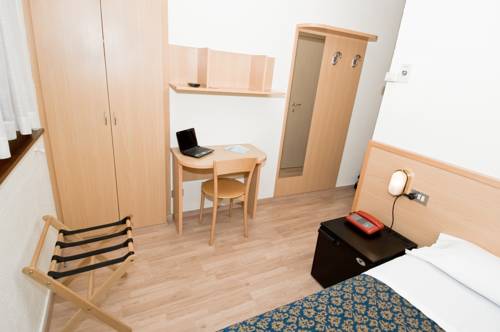 Imagen de la habitación del Hotel Europa, Mossini. Foto 10