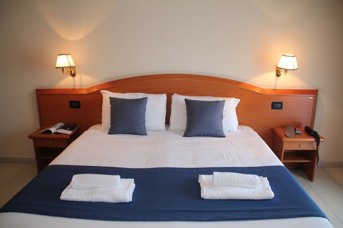 Imagen de la habitación del Hotel Europa, Nápoles. Foto 6