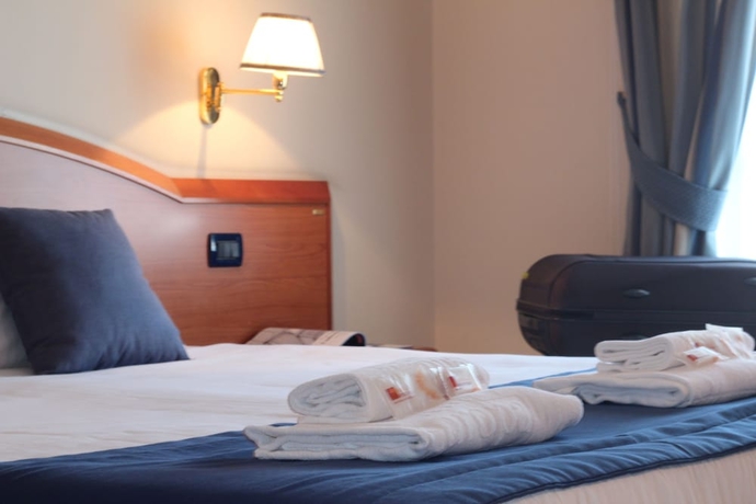 Imagen de la habitación del Hotel Europa, Nápoles. Foto 7