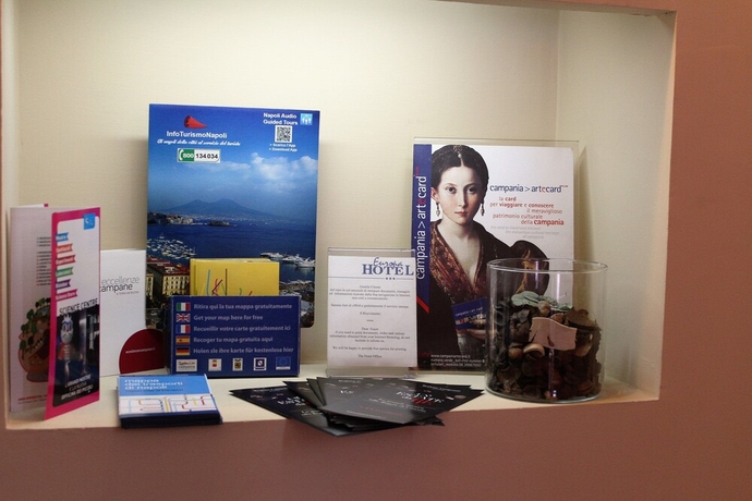 Imagen de los interiores del Hotel Europa, Nápoles. Foto 19