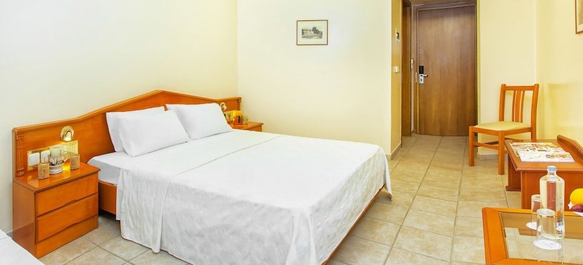 Imagen de la habitación del Hotel Europa, Olimpia. Foto 7