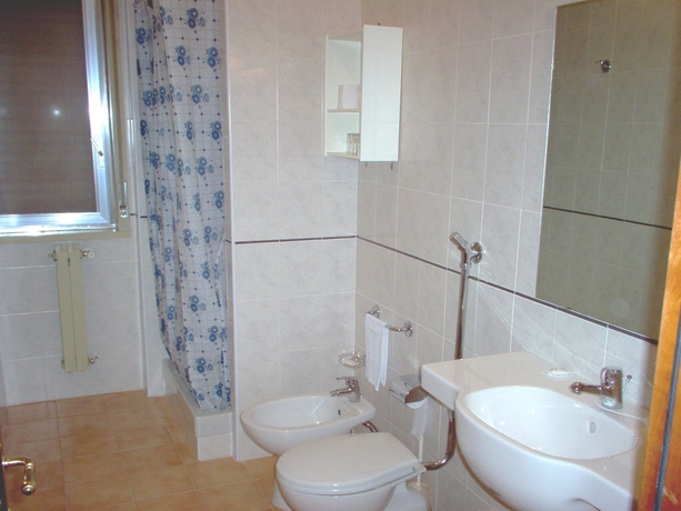 Imagen de la habitación del Hotel Europa, Palermo. Foto 2