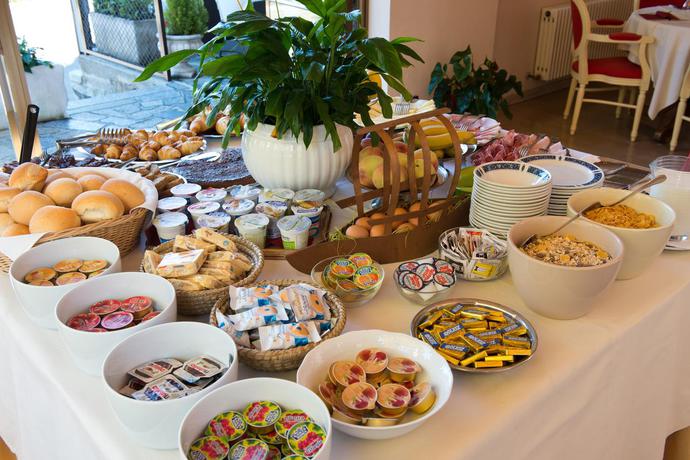 Imagen del bar/restaurante del Hotel Europa, Porlezza. Foto 4