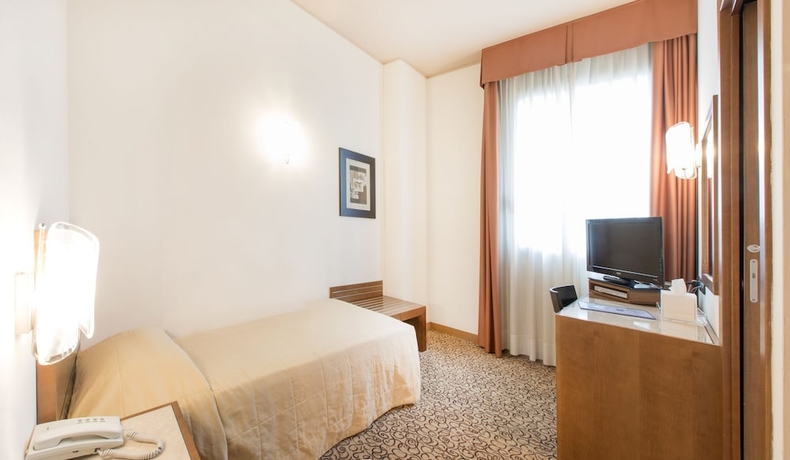 Imagen de la habitación del Hotel Europa, REGGIO EMILIA. Foto 10