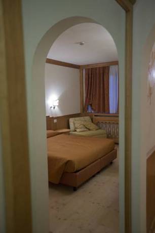 Imagen de la habitación del Hotel Europa Residence. Foto 5