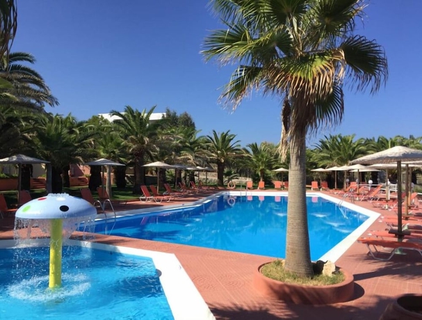 Imagen de la piscina del Hotel Europa Resort. Foto 19