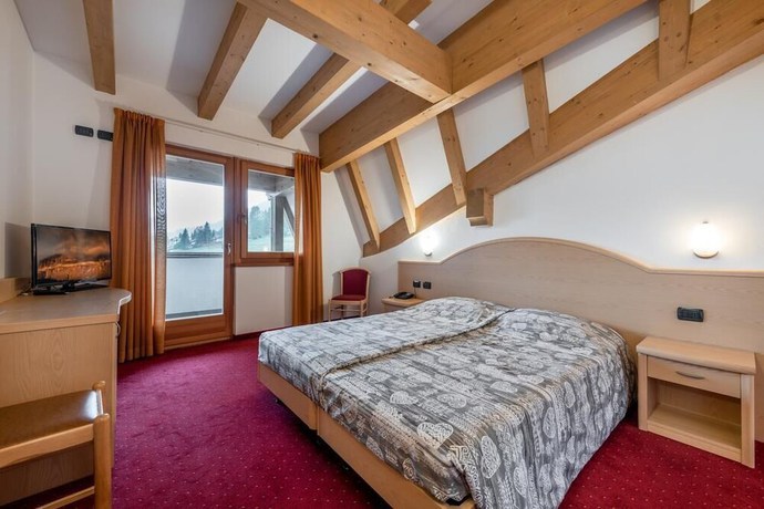 Imagen de la habitación del Hotel Europa, San Giovanni di Fassa. Foto 12