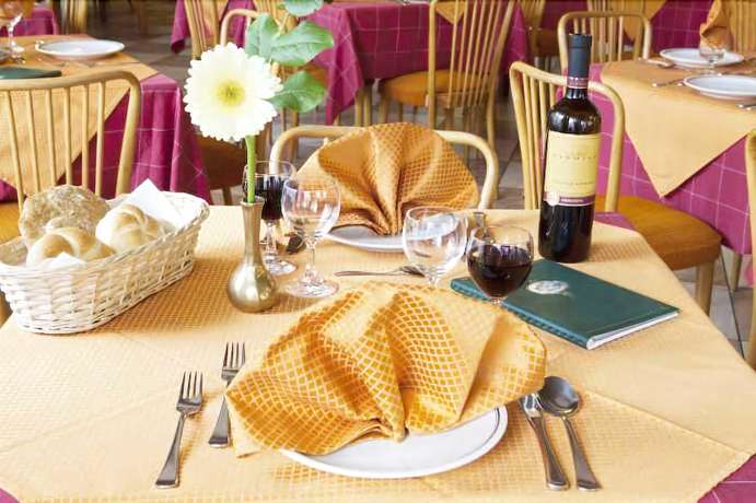 Imagen del bar/restaurante del Hotel Europa, San Giovanni di Fassa. Foto 7