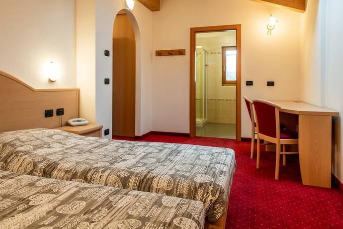 Imagen de la habitación del Hotel Europa, San Giovanni di Fassa. Foto 15