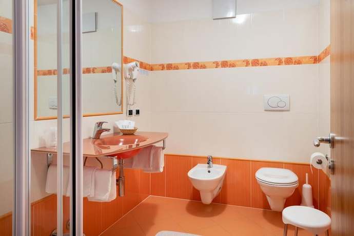 Imagen de la habitación del Hotel Europa, San Giovanni di Fassa. Foto 17