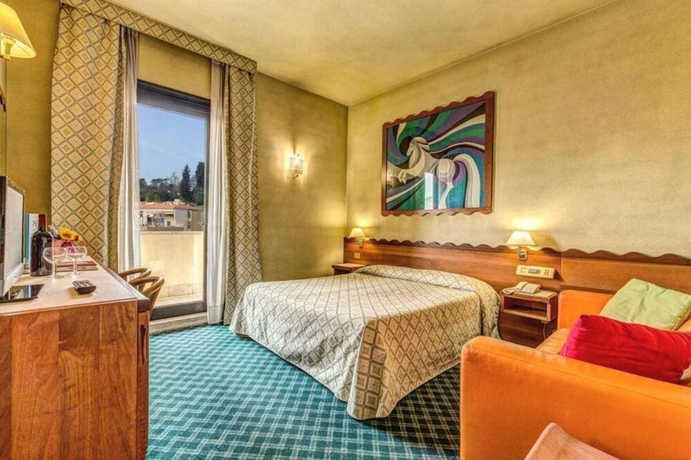 Imagen de la habitación del Hotel Europa, Signa. Foto 11