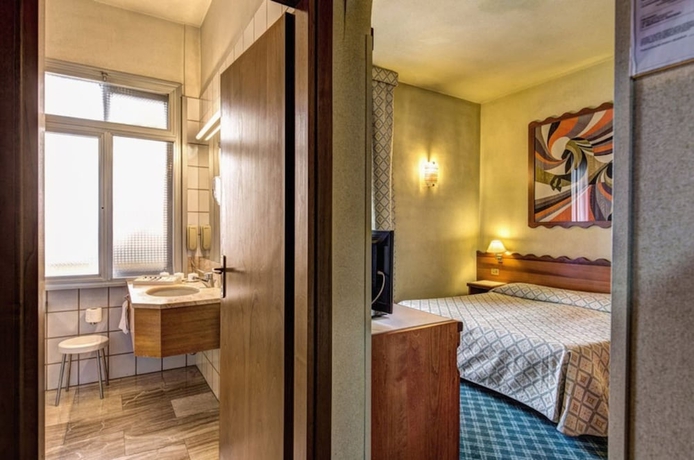 Imagen de la habitación del Hotel Europa, Signa. Foto 12