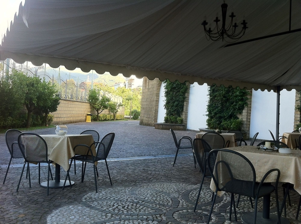 Imagen de los exteriores del Hotel Europa Stabia. Foto 10