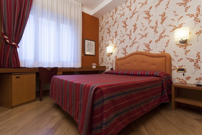 Imagen de la habitación del Hotel Europa, Verona. Foto 7