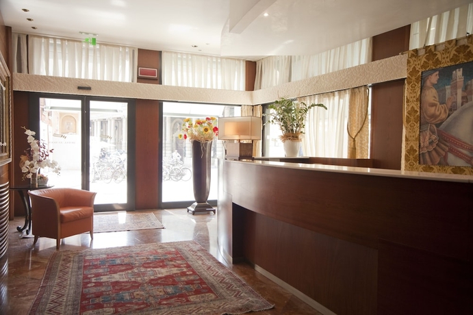 Imagen de los interiores del Hotel Europa, Verona. Foto 19