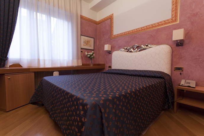 Imagen de la habitación del Hotel Europa, Verona. Foto 10