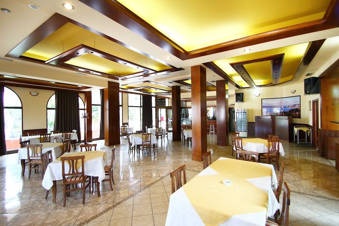 Imagen del bar/restaurante del Hotel Europa, Vlore. Foto 3
