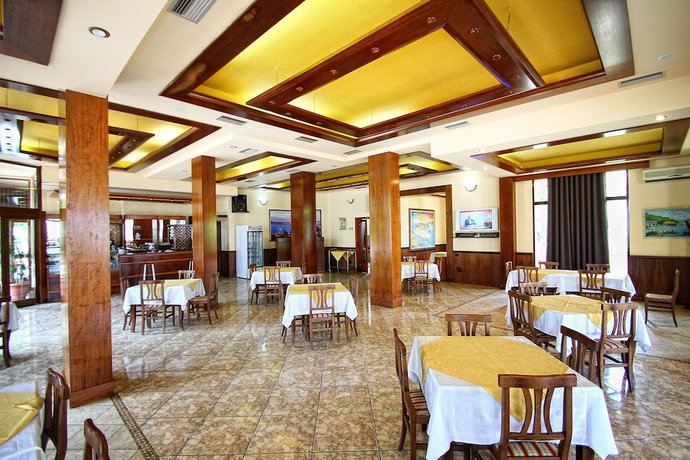 Imagen del bar/restaurante del Hotel Europa, Vlore. Foto 4