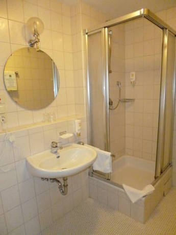 Imagen de la habitación del Hotel Europark Hotel International. Foto 18