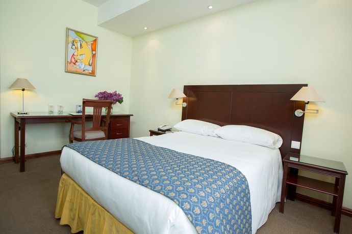 Imagen de la habitación del Hotel Europe, Ereván. Foto 10