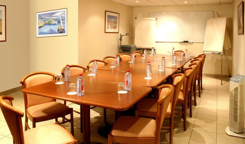 Imagen de los interiores del Hotel Europe Hotel Paris Tour Eiffel. Foto 13