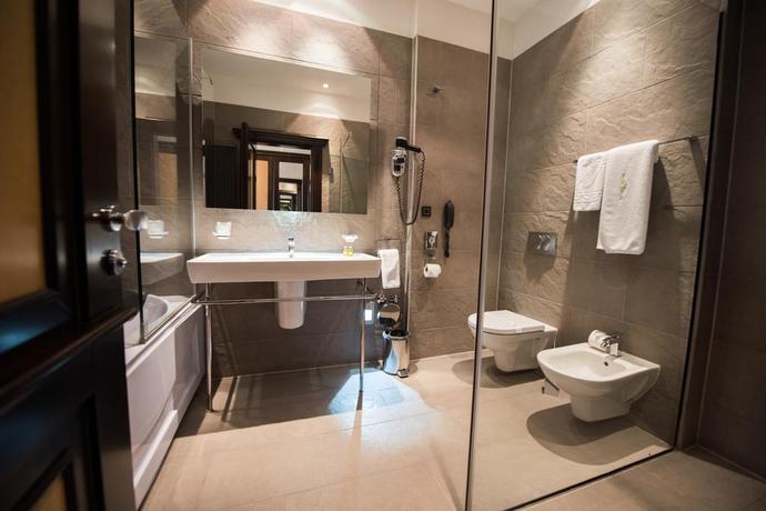 Imagen de la habitación del Hotel Europe, Sarajevo. Foto 8