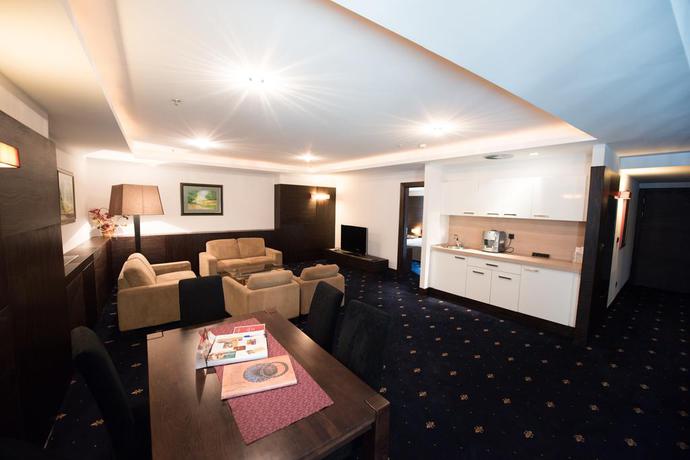 Imagen de los interiores del Hotel Europe, Sarajevo. Foto 19