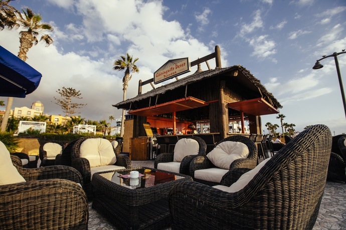 Imagen de los exteriores del Hotel Europe Villa Cortes. Foto 10