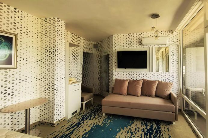 Imagen de la habitación del Hotel Europe and Casino. Foto 7