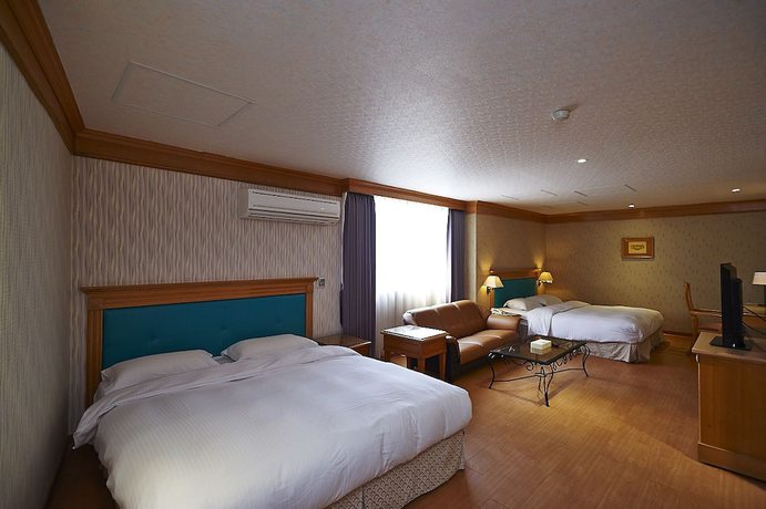 Imagen de la habitación del Hotel European Castle. Foto 5