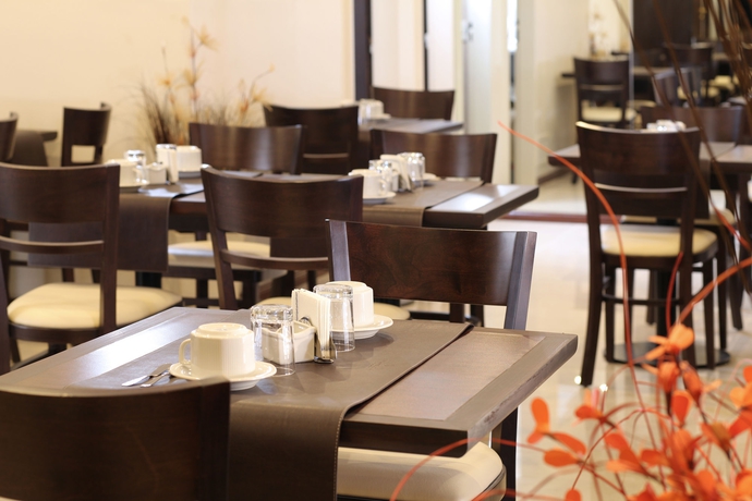 Imagen del bar/restaurante del Hotel Europlaza and Suites. Foto 4