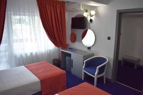 Imagen de la habitación del Hotel Europolis. Foto 6
