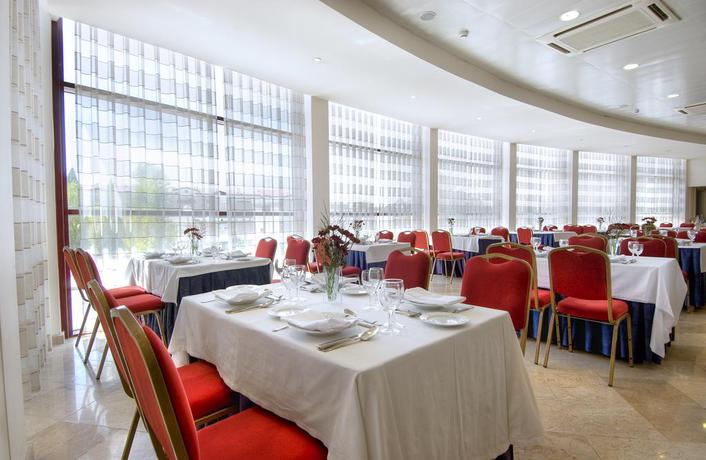 Imagen del bar/restaurante del Hotel Eurosol Alcanena. Foto 3