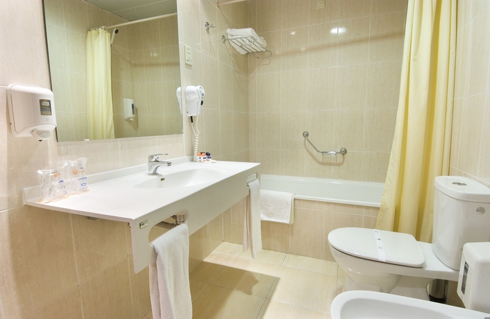 Imagen de la habitación del Hotel Eurosol Gouveia. Foto 4
